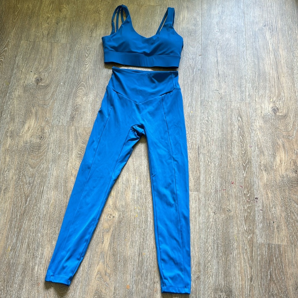 Iwa Company athletic set